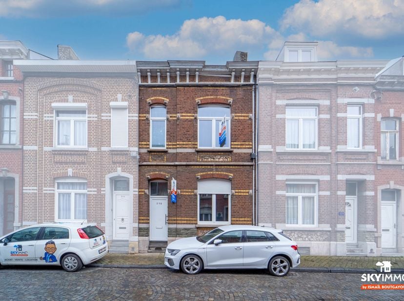 L'agence SKYIMMO a le plaisir de vous présenter cette maison unifamiliale qui combine espace et confort. Parfaitement conçue pour répondre aux besoins