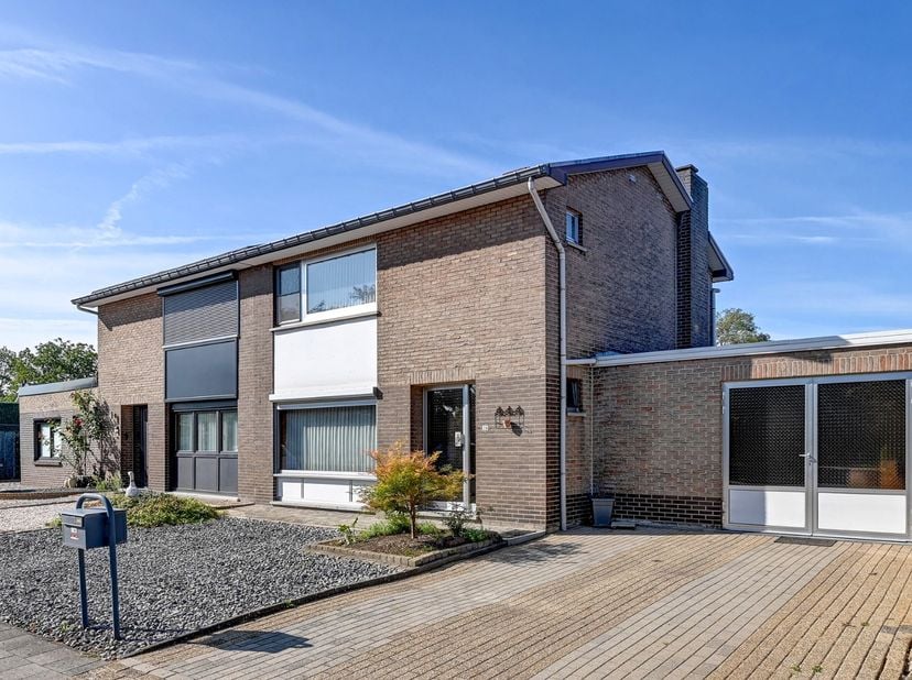 Huis te koop in Sluisbamd 24,
                    3550 Zolder