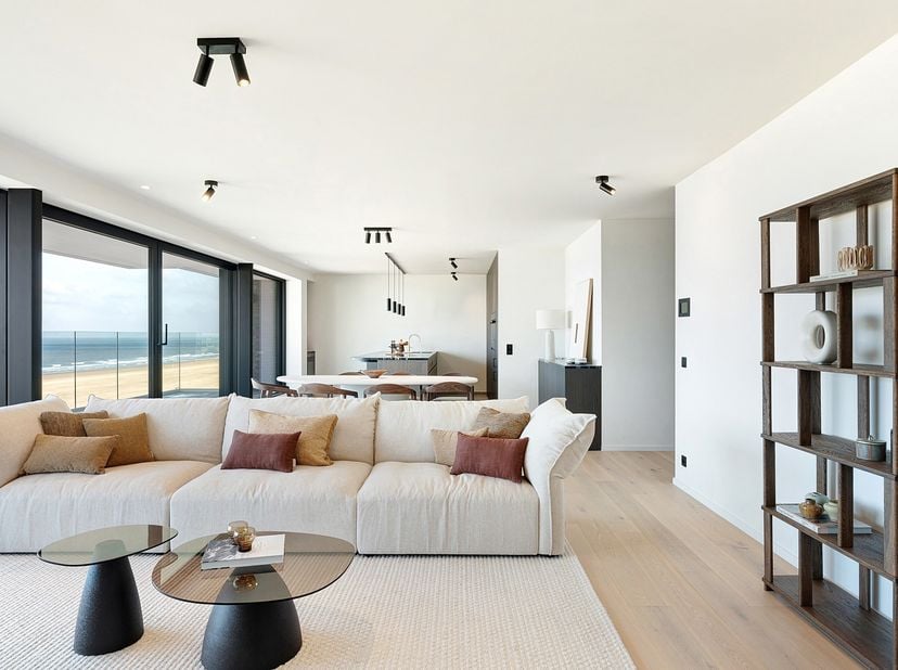 Exclusief high-end appartement met zeezicht in iconisch gebouw te Duinbergen<br />
In de prestigieuze ‘Duinenresidence’, op de hoek van de zeedijk en