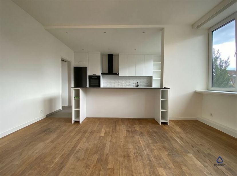 Gerenoveerd 3 slpk appartement met ruim terras in hartje Itegem.<br />
Dit appartement bevindt zich op een uitstekende locatie in Itegem, op wandelafs