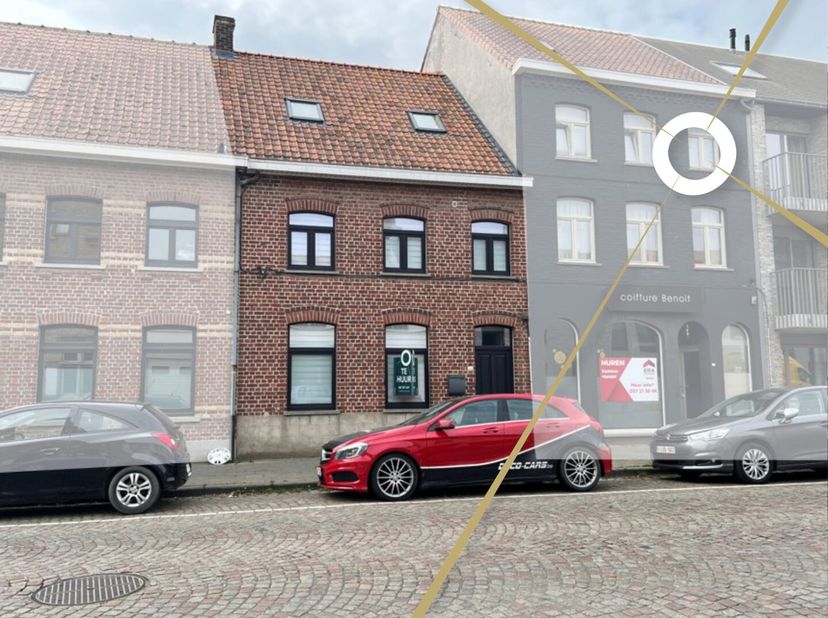 Deze huurwoning is gelegen in het rustige Vlamertinge (deelgemeente van Ieper). De woning zelf combineert ruimte in samenhang met een warme sfeer.<br