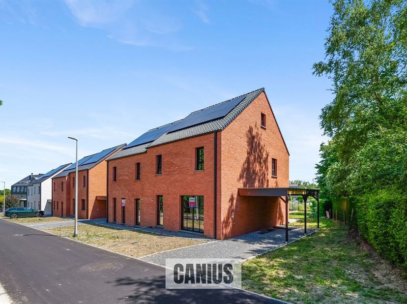 ENERGIEZUINIGE NIEUWBOUWWONING MET 4 SLPKS<br />
Ben je op zoek naar een idyllisch thuis in een charmante omgeving? Dan verwelkomen we je graag in ons