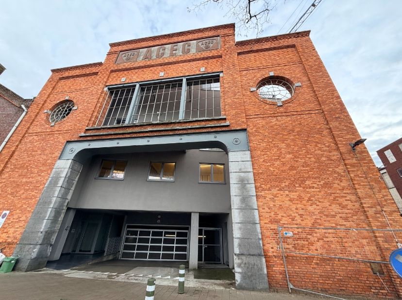 Garage à vendre
                    à 9000 Gent