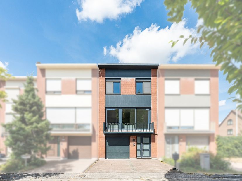 Energiezuinige bel etage woning met 3 slaapkamers gelegen in een groene omgeving<br />
<br />
Ontdek deze recent gerenoveerde en energiezuinige woni