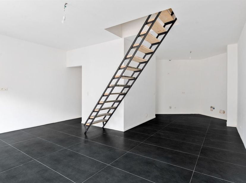 Omschrijving<br />
Vergunde opbrengsteigendom met 3 appartementen op toplocatie in Antwerpen<br />
Interessante investeringsopportuniteit: dit kleinsc