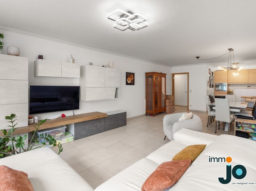 Cet appartement de 2 chambres, jeune, moderne, spacieux et prêt à emménager, est idéal pour ceux qui souhaitent vivre confortablement ou qui recherche
