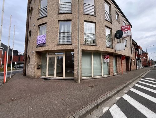                                         Handelsgelijkvloers te huur in Olsene, € 560
