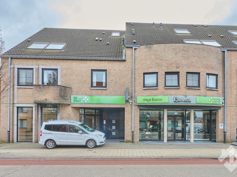 Appartement (110 m²) met een open leefruimte, 2 slaapkamers en een zeer ruim terras in het centrum!<br />
Er is ook nog een ruime kelderberging aanwez