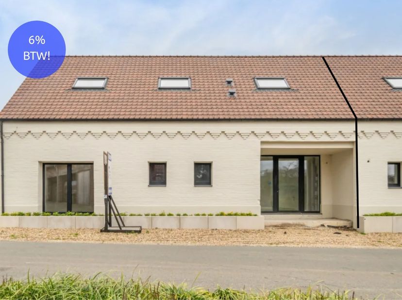 Deze authentieke hoeve werd getransformeerd tot 2 exclusieve BEN woningen op percelen van 12a27ca en 8a92ca! Binnen het bestaande volume van de hoeve