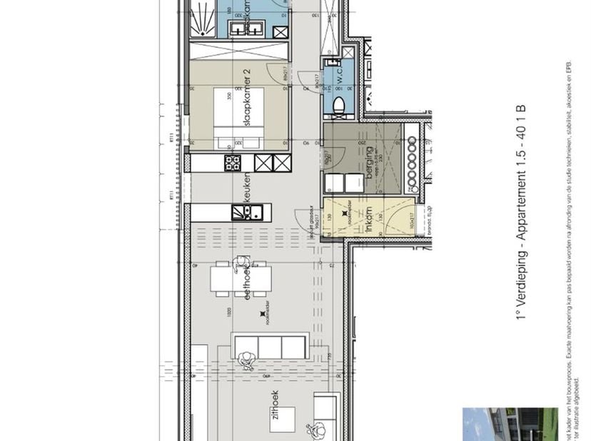 Het appartement is gelegen op de eerste verdieping en werd op plan ingedeeld als volgt:<br />
Open ingerichte keuken in leefruimte palend aan het over