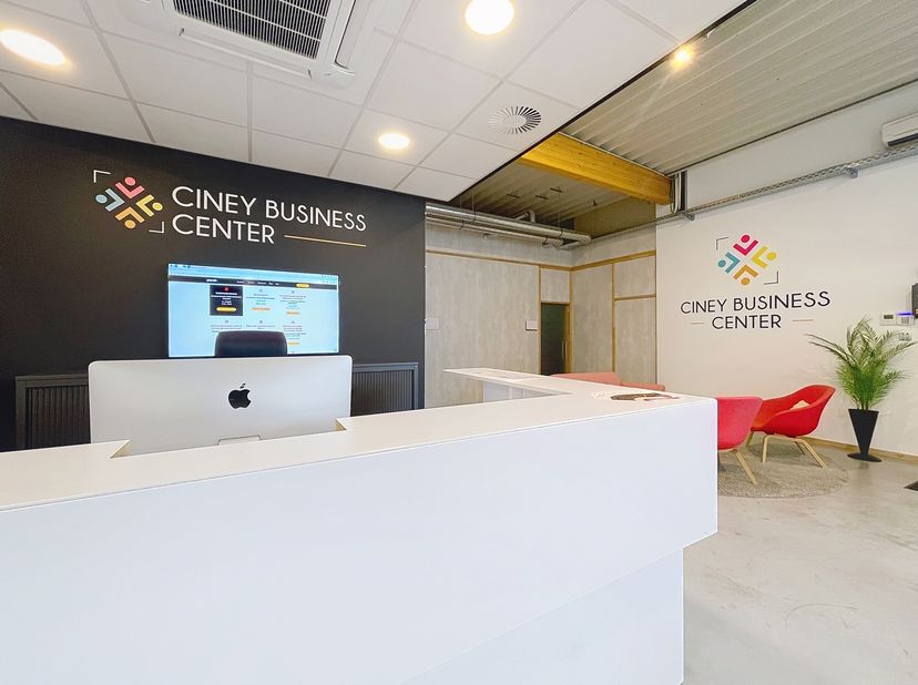 Situé dans le zoning économique de Ciney, à proximité immédiate de lE411 et de la N4, ce tout nouveau Business Center offre une accessibilité idéale d