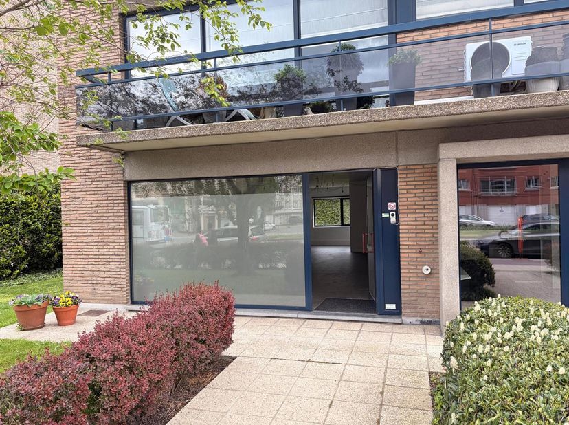 Bien professionnel à louer
                    à 2170 Merksem