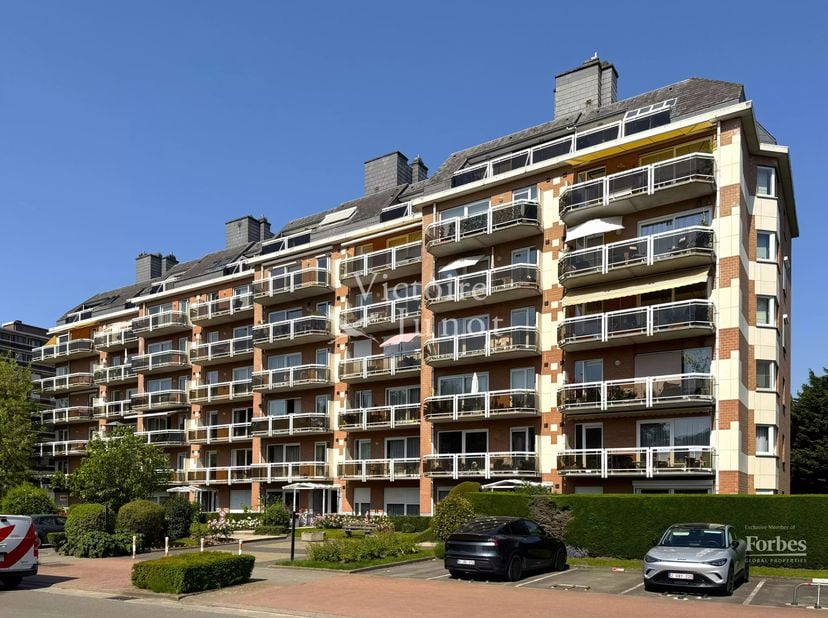 Gepresenteerd door Yanis Morsa: 0487 71 46 10 / yanis.morsa@victoire.be<br />
Victoire Junot biedt u dit aangename appartement van ±240 m², ideaal gel