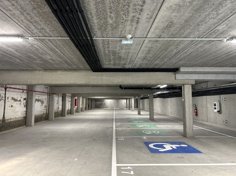 Tel: 02/31 55 173<br />
Mail: rent.brussels@weinvest.be<br />
Ontdek deze ideaal gelegen parkeerplaatsen in het nieuwe MENCH-project in Schaarbeek.<br