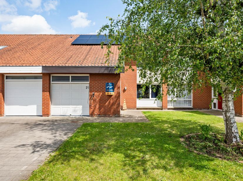 - Emplacement calme dans une impasse : Cardijnlaan 21 à Ledegem<br />
- Maison bien entretenue et prête à emménager<br />
- Espace de vie lumineux ave