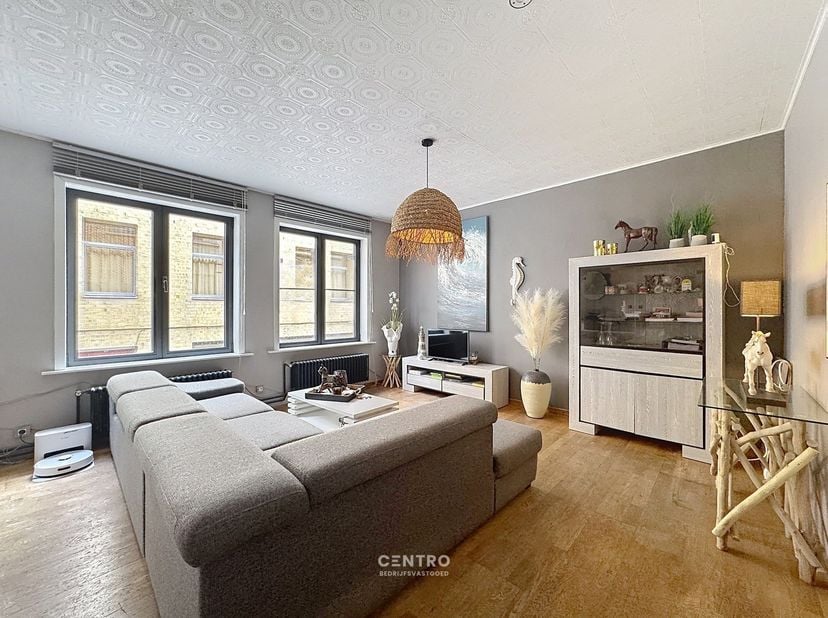 Instapklare woonst met handelsruimte op toplocatie in het centrum van Blankenberge!<br />
<br />
Commerciële zichtbaarheid, een instapklare woning en
