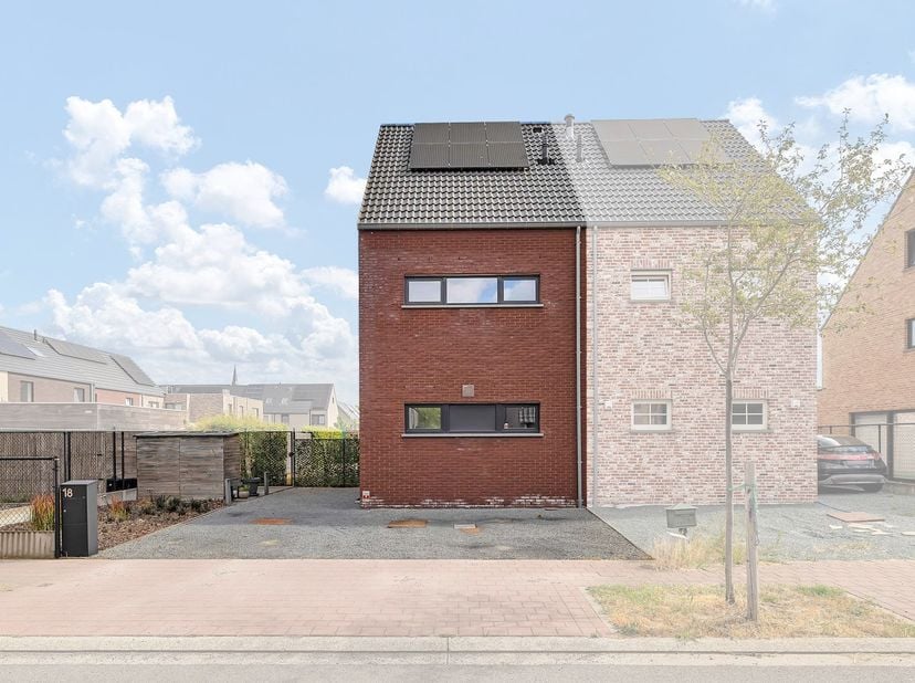 Deze instapklare woning in Asse is gelegen in een rustige woonwijk en bovendien in een doodlopende straat. De woning combineert een aangename leefomge