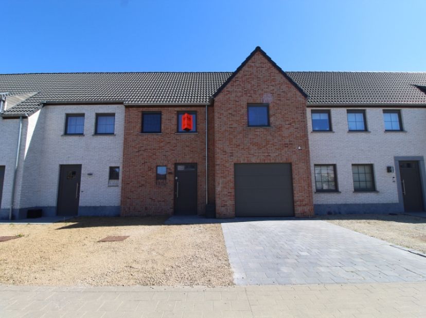 Energiezuinige nieuwbouwwoning&amp;nbsp;te huur gelegen langs de&amp;nbsp;Bloemkoolstraat 19 op de Tassche te Roeselare.<br />
Deze woning beschikt over alle