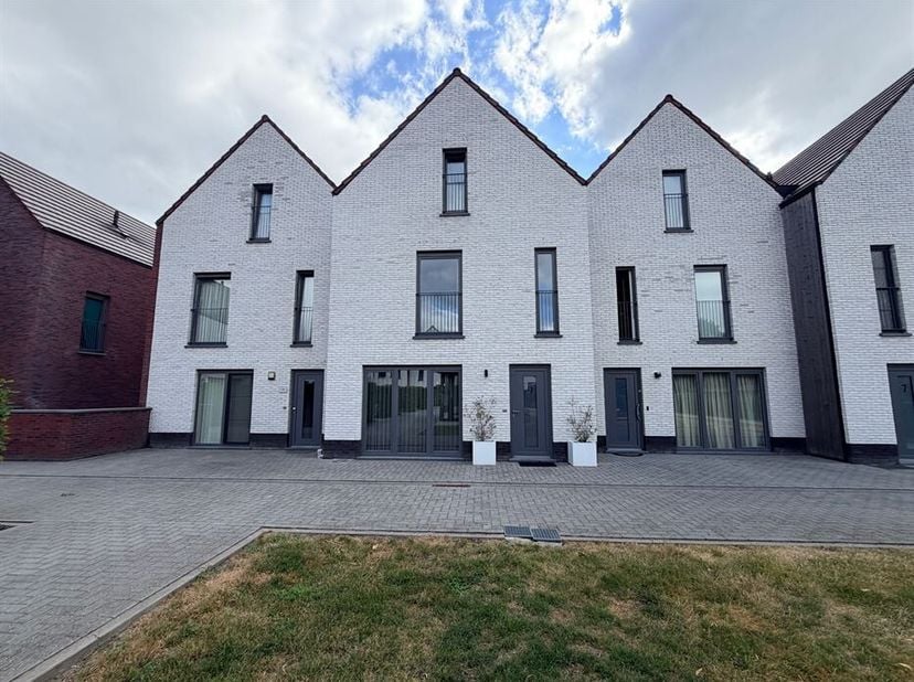 Stijlvolle en energiezuinige gezinswoning nabij het centrum van Genk<br />
In een rustige en aangename woonomgeving, op een boogscheut van het centrum