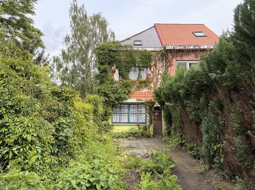 Bent u op zoek naar een woning die u volledig naar eigen smaak kunt renoveren? Dan is dit project in Heusden zeker een bezoek waard.<br />
<br />
Deze