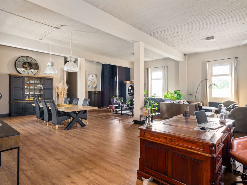 Bedrijfsvastgoed te koop in ,
                    2170 Merksem
