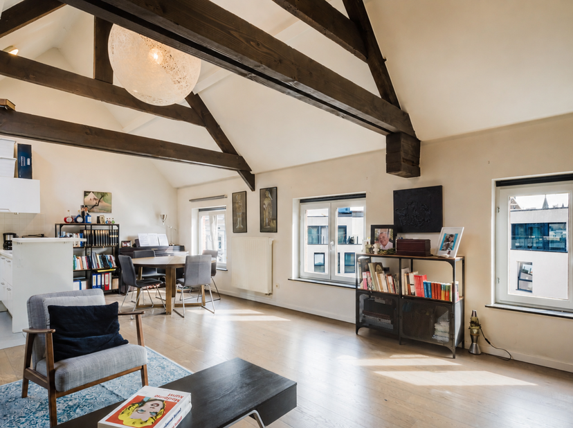 Ligging<br />
Dit instapklare appartement bevindt zich aan de Oude Houtlei, in het hart van de historische Gentse binnenstad. De residentie maakt deel