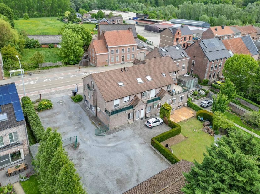 De prijs van 129.000 euro is een vanafprijs.<br />
Dit handelspand ligt op de Luikersteenweg, op ca. 10 minuten van het centrum van Sint-Truiden. Het