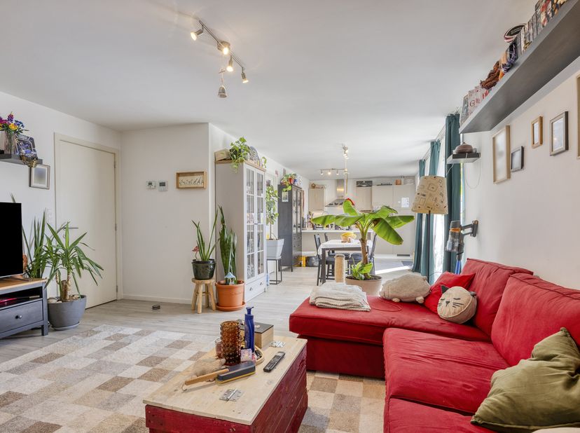 Vous recherchez un appartement confortable, bien aménagé et prêt à emménager avec un espace extérieur agréable ? Alors cet appartement du rez-de-chaus