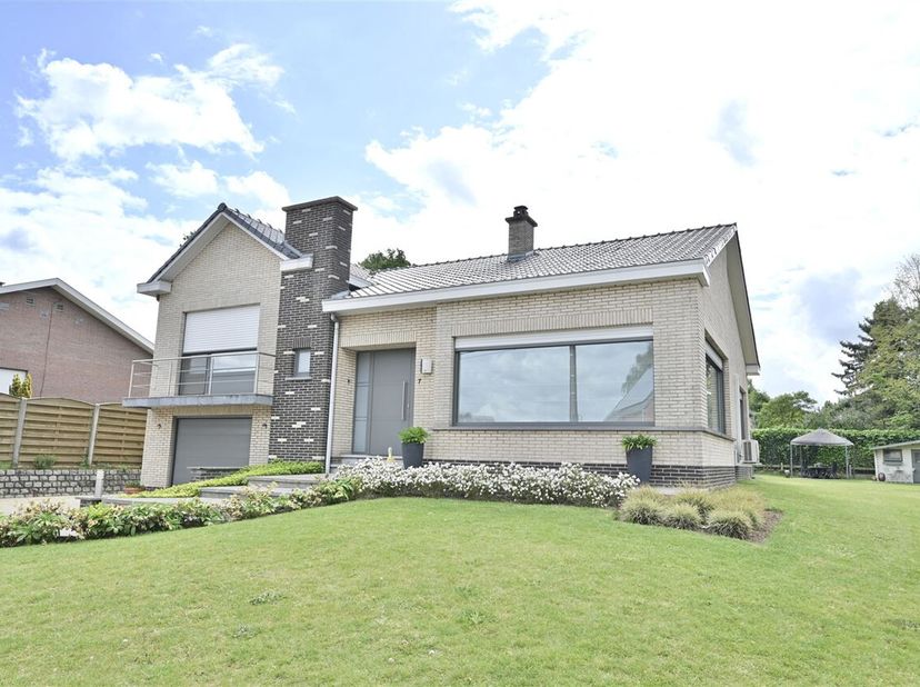 Dans un environnement agréable, avec un accès facile vers Aarschot, cette maison familiale bien entretenue est idéale pour ceux qui recherchent de l'e