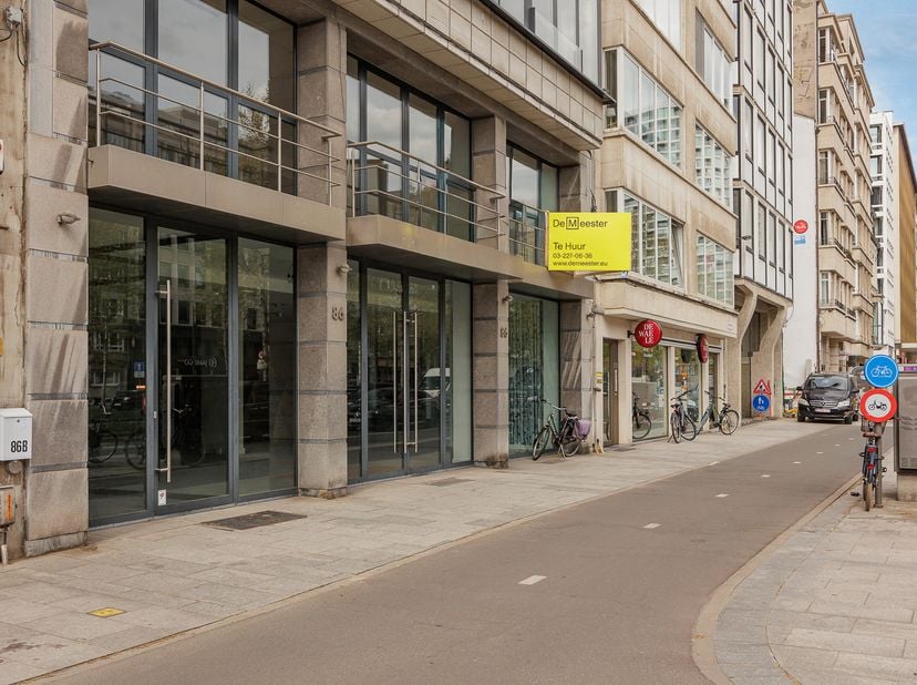 Bien professionnel à louer
                    à 2000 Antwerpen