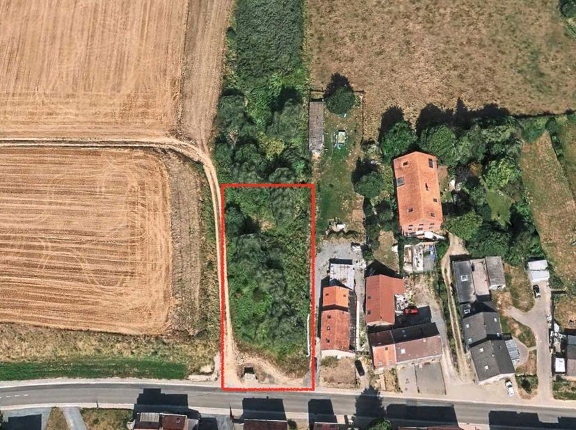 Bouwgrond van 12a83ca voor de bouw van een open bebouwing. Uitstekende verbinding naar Overijse en Leuven, bushalte recht tegenover.<br />
Breedte van