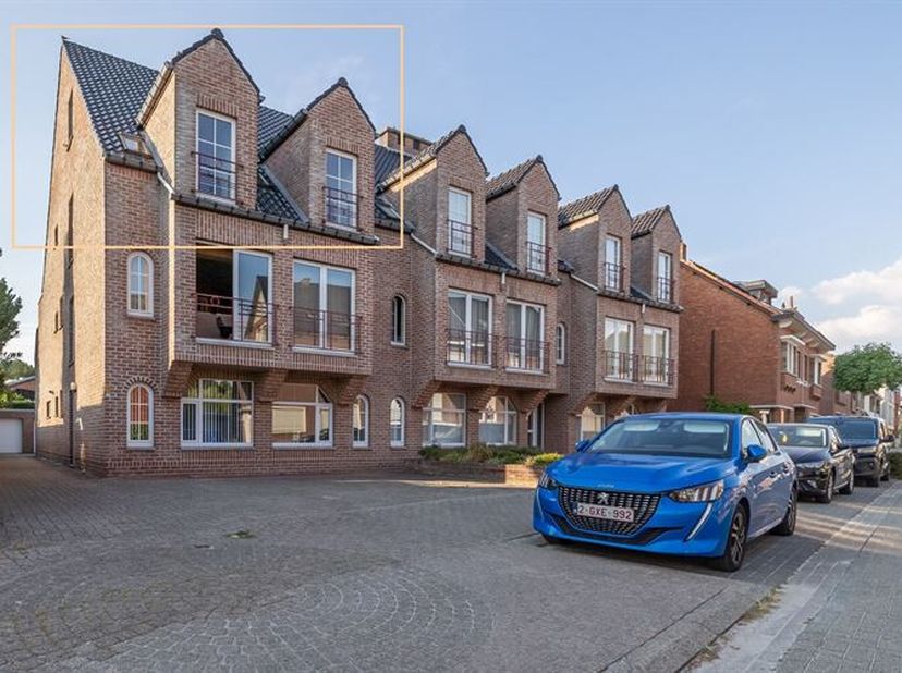 Appartement chaleureux situé au deuxième étage d'une petite résidence et bénéficiant d'un emplacement idéal à Diest. Situé dans une rue calme, mais à