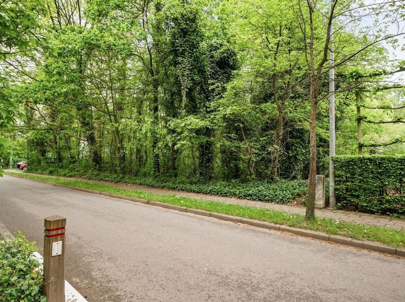 Bouwgrond voor open bebouwing op 1.408m²<br />
<br />
Deze bouwgrond van 1.408m2 met een perceelsbreedte van 20m en diepte van 67m is geschikt voor