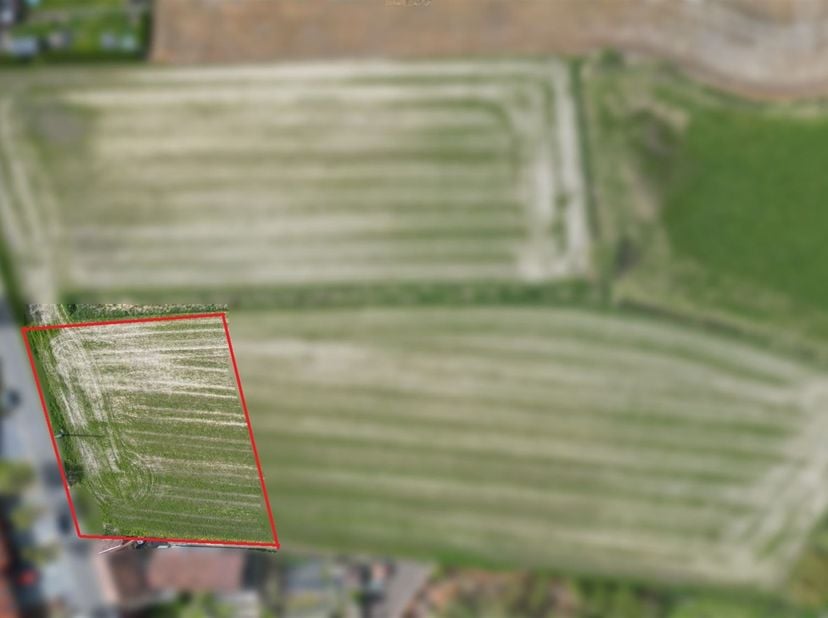 Land van +/- 23 are 06 centiares gelegen in een landelijke woonwijk in het dorp Wiers.<br />
<br />
Voorgevel: +/- 46,76 m.<br />
<br />
Opmerking