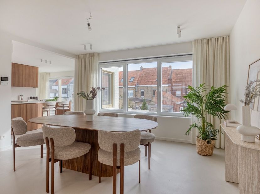 À vendre : duplex entièrement rénové (2026) avec quatre chambres Vous recherchez de lespace, du confort et une finition haut de gamme ? Découvrez cet