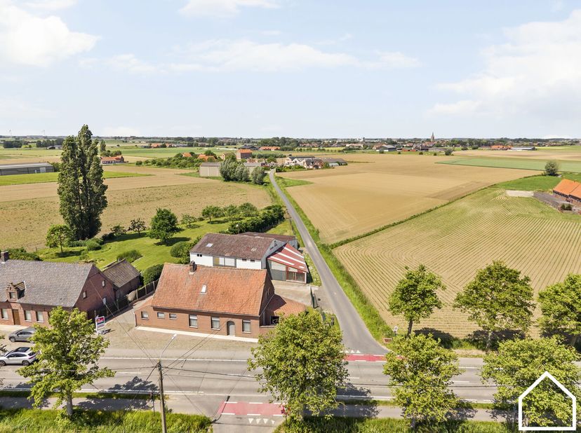 WONING MET GROTE LOODS TE KOOP IN HARTJE VAN LANGEMARK<br />
<br />
ONTDEK DE VASTGOEDVIDEO; https://youtube.com/embed/Y_VuwcqTvOY<br />
<br />
Indeli