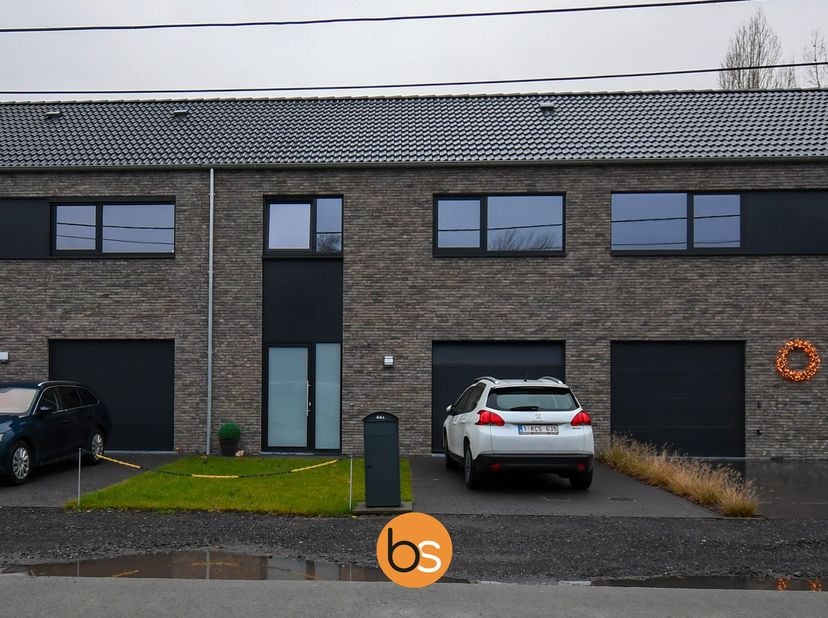 Op een steenworp van de basisschool in Oekene, AZ Delta in Rumbeke en andere toegangswegen, ligt deze recente, gesloten bebouwing.<br />
<br />
De won