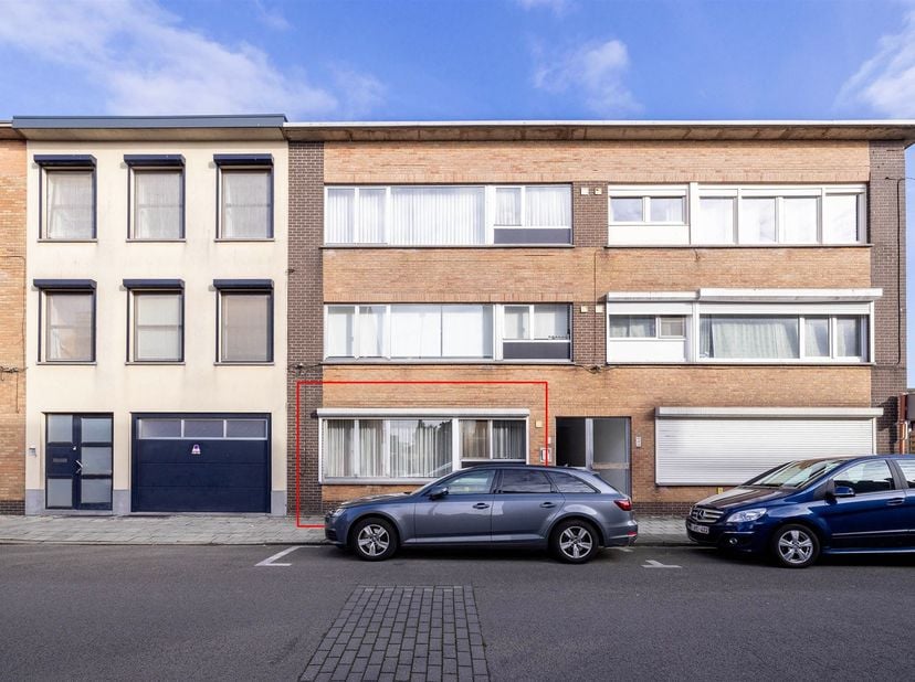 Journée portes ouvertes le samedi 14/03 de 14h à 15h<br />
Appartement de 3 chambres au rez-de-chaussée<br />
<br />
Situation : Cet appartement es