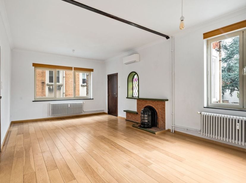 Op zoek naar een ruim en aangenaam appartement in een rustige, maar centraal gelegen buurt? Dit charmante appartement aan de Willem Geetsstraat 1 in M