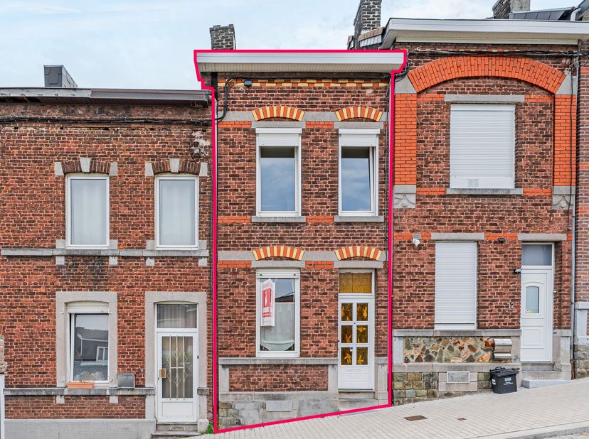 EasyHome a le plaisir de vous présenter cette charmante maison située à Ougrée, offrant un agréable jardin avec terrasse ainsi qu’une configuration id