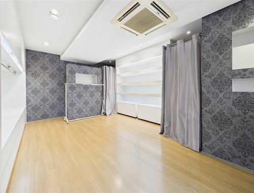                                         Kantoor te koop in Moeskroen, € 199.000
