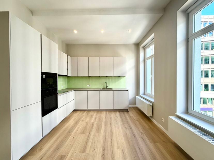 Ixelles – Parlement Européen<br />
Au cœur d’un environnement recherché, à proximité immédiate du Parlement Européen et de la Place du Luxembourg. Bel