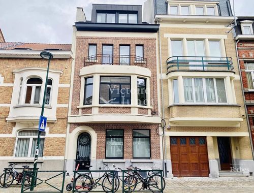                                         Appartement te huur in Elsene, € 1.790
