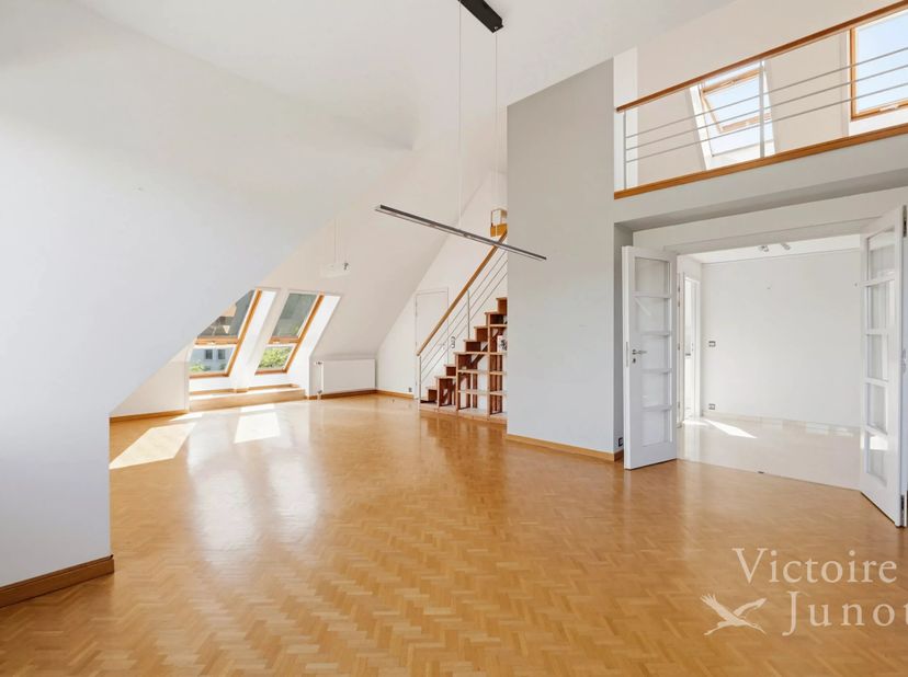 Brugmannpark, gelegen binnen een groene mede-eigendom, prachtig appartement op de bovenste verdieping van een standingvol gebouw, omgeven door een pri