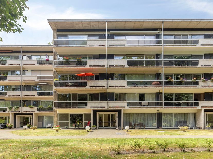 Welkom in dit volledig te renoveren appartement, gelegen op de eerste verdieping aan de Hoogboomsteenweg in Kapellen. De ideale thuisbasis om te genie
