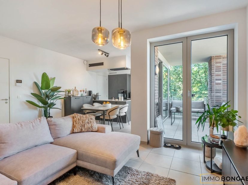 Instapklaar, energiezuinig en voorzien van alle comfort!<br />
<br />
Op een uitstekende locatie, op wandelafstand van het centrum van Genk, vinden we