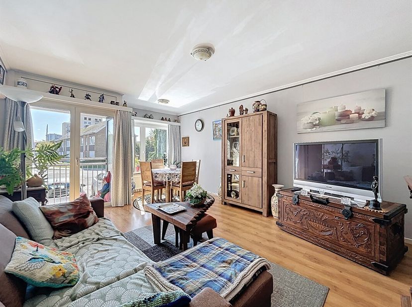 3 slpk-appartement met extra berging<br />
Zoekt u een investerings- of startersappartement ? <br />
BEZOEK, reservatie via SMS: 0470/30.20.10<br />
H
