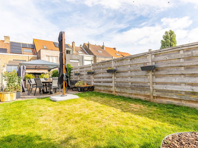 LISSEWEGE - PRIX DE DÉPART - Maison CONTEMPORAINE et PRÊTE À VIVRE (3 chambres) avec jardin aménagé (avec entrée séparée pour les vélos). Plaisir de v