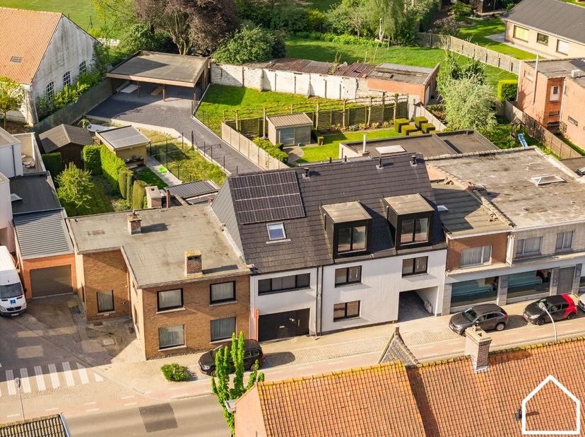 Dit duplex appartement met enorm veel natuurlijke lichtinval en ruime zuidgerichte terras biedt tal van andere troeven...<br />
<br />
ONTDEK HET APPA