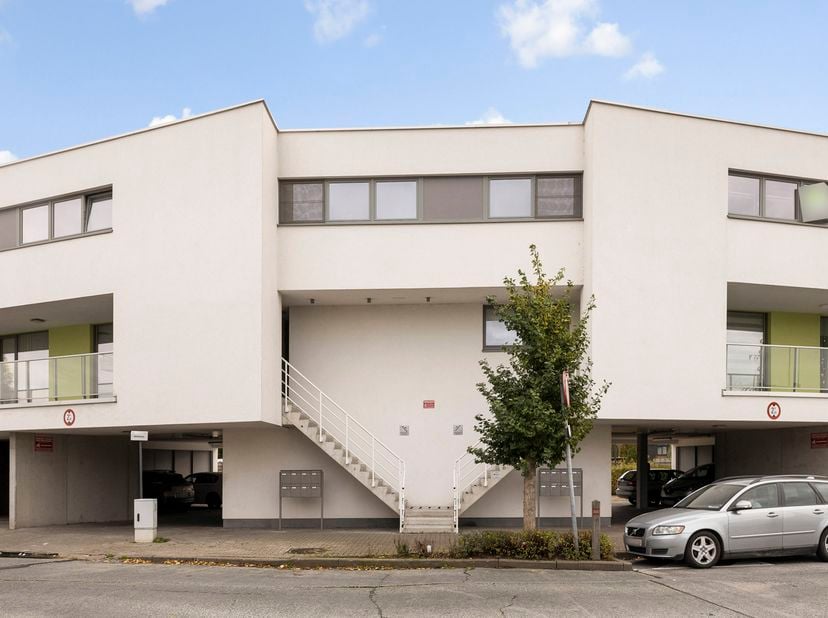 ! Een bezoek kan enkel worden aangevraagd via onze website: www.hetwoonburo.be !<br />
Dennenlaan 4 bus 1 - 1600 St-Pieters-Leeuw:<br />
Appartement (